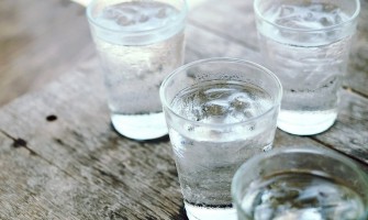Aquatabs: a pequena pastilha que pode salvar vidas (e as suas férias)